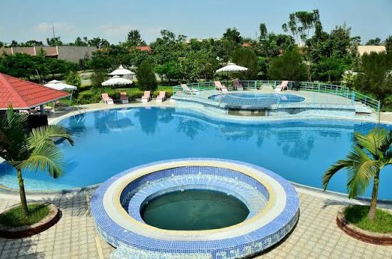 Gezahegn and Elfinesh Resort